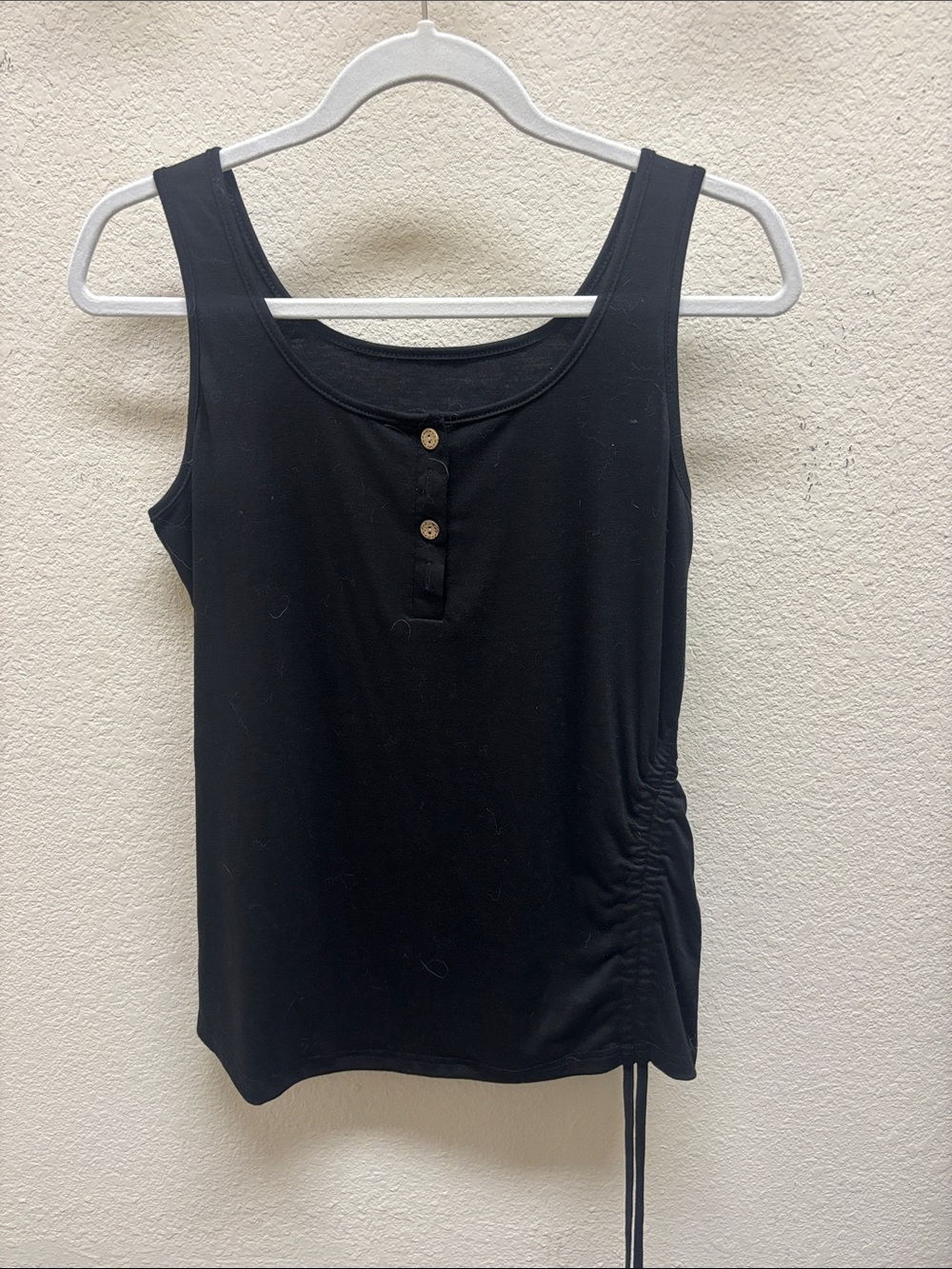 Black Sleeveless Ruched Side Tank Top - Classic Women's Shelf